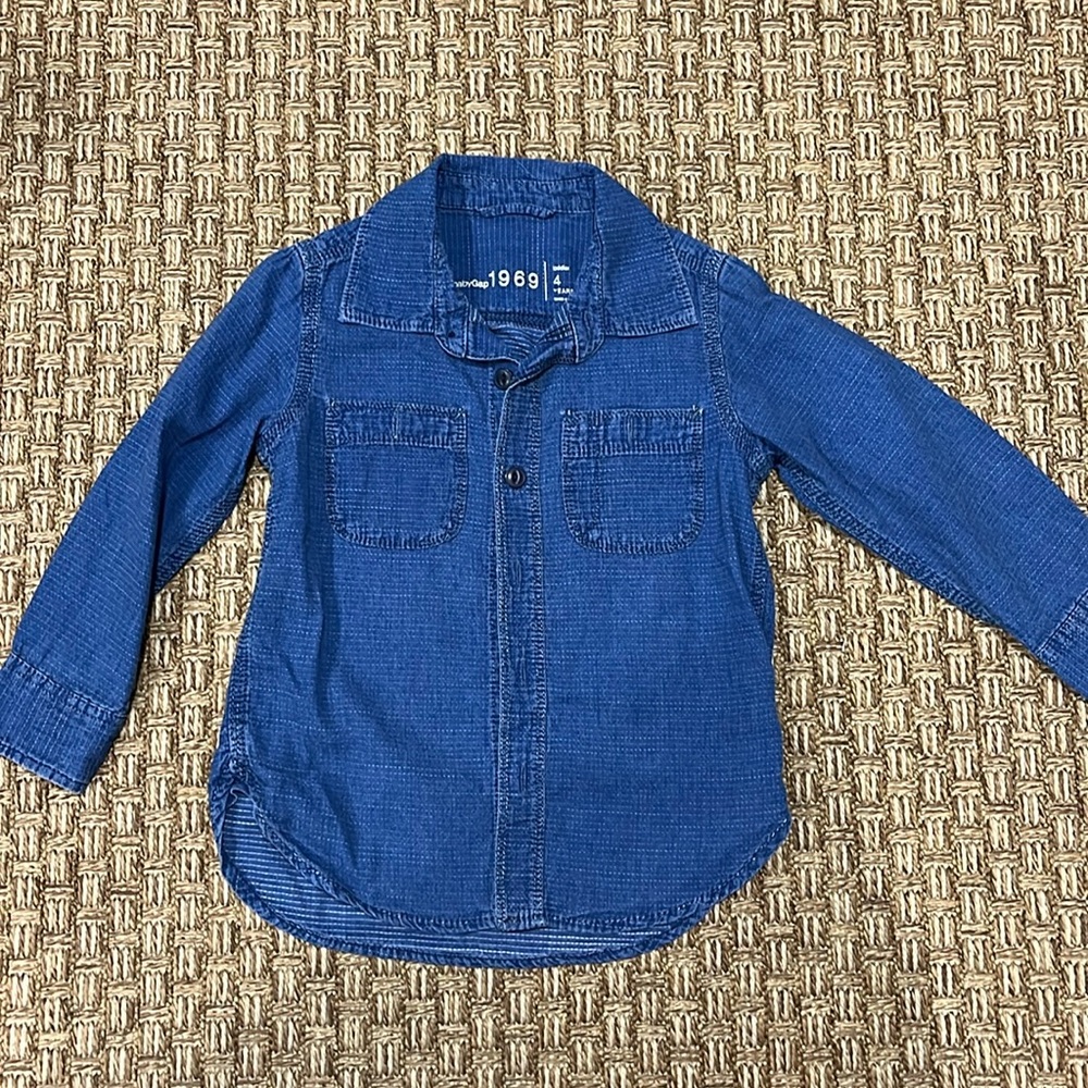 BabyGAP denim shirt, size 4 toddler girl, great condition.